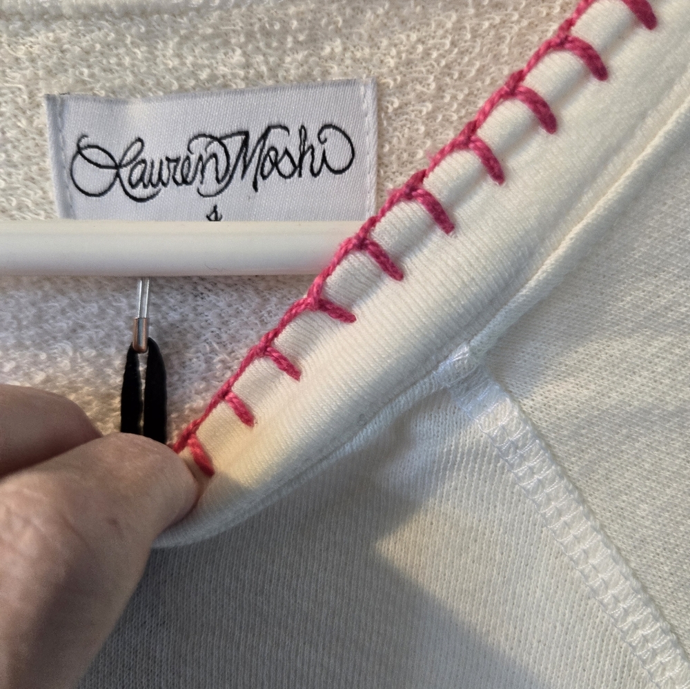 Lauren Moshi Embroidered Lip Anela sweatshirt - Picture 10 of 14